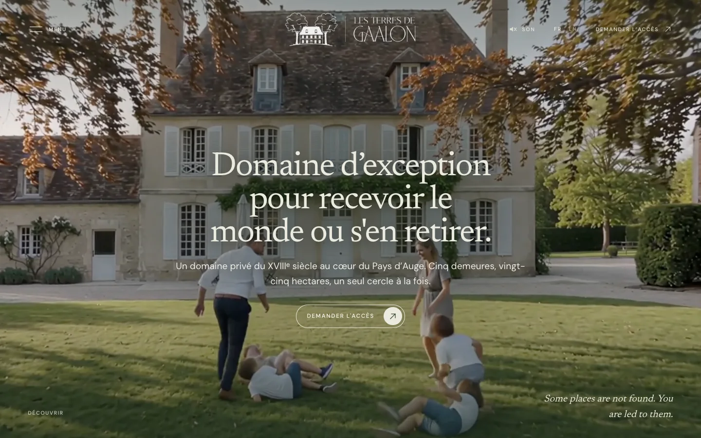 Video hero from the Les Terres de Gaalon redesign in front of the estate facade